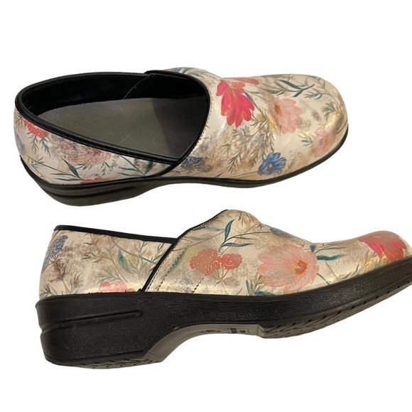 Savvy Floral Mules with Black Trim - Picture 3 of 7